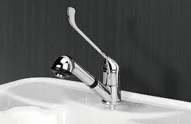 Grifos de lavabo con maneta gerontológica de movilidad reducida