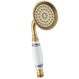 douchette design classique et élégante avec des détails en porcelaine et une finition dorée vieillie de Valaz