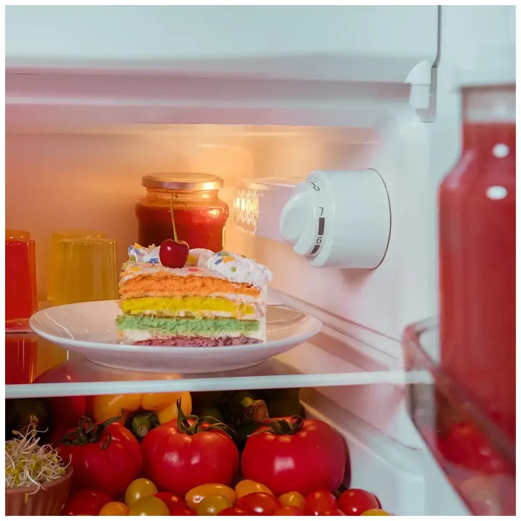 cecotec_02747_mini_frigorífico_retro_110l_beige_con_icebox_y_tirador_gold__clase_e_9