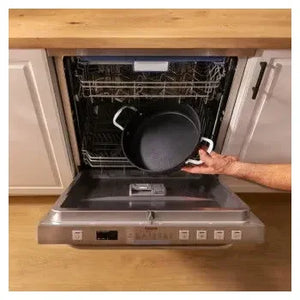 olla_baja_antiadherente_de_aluminio_forjado_de_28_cm_polka_fantasy_28_low_pot_silver_cecotec_4