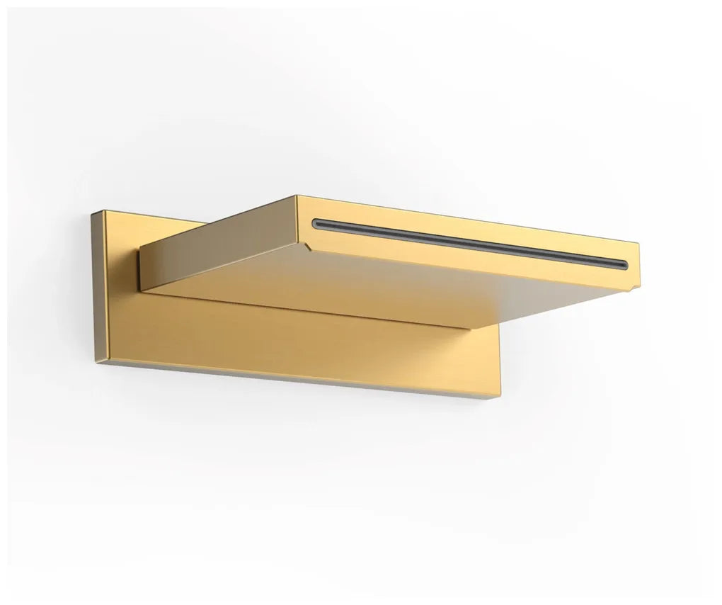 Columna de ducha para empotrar en pared con caída de agua en forma de cascada con acabado en color oro mate TRES 0