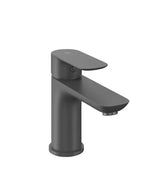 Grifo de lavabo fabricado en latón con un acabado en color titanio PVD Cassio de GME
