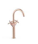 Grifo bimando extra alto para lavabo con volantes en latón acabado oro rosa mate MONTBLANC TRES