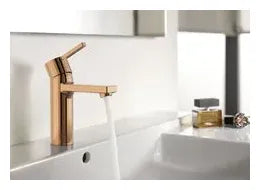 Grifo de lavabo de latón con acabado oro rosado monomando Naia Roca 1