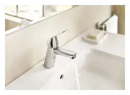 Grifo de lavabo monomando con cartucho cerámico acabado cromado Alfa Roca 2