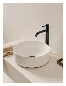 Grifo monocomando de lavabo con caño alto y desagüe click-clack de acabado negro titanio Ona Roca 1