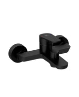 Grifo monomando para bañera y ducha en latón con acabado negro mate de Fine Källa