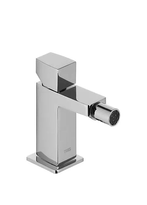 Grifo monomando para bidé fabricado en latón con válvula de desagüe y caño cuadrado CUB SLIM TRES 0
