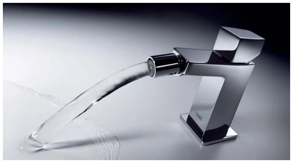 Grifo monomando para bidé fabricado en latón con válvula de desagüe y caño cuadrado CUB SLIM TRES 1