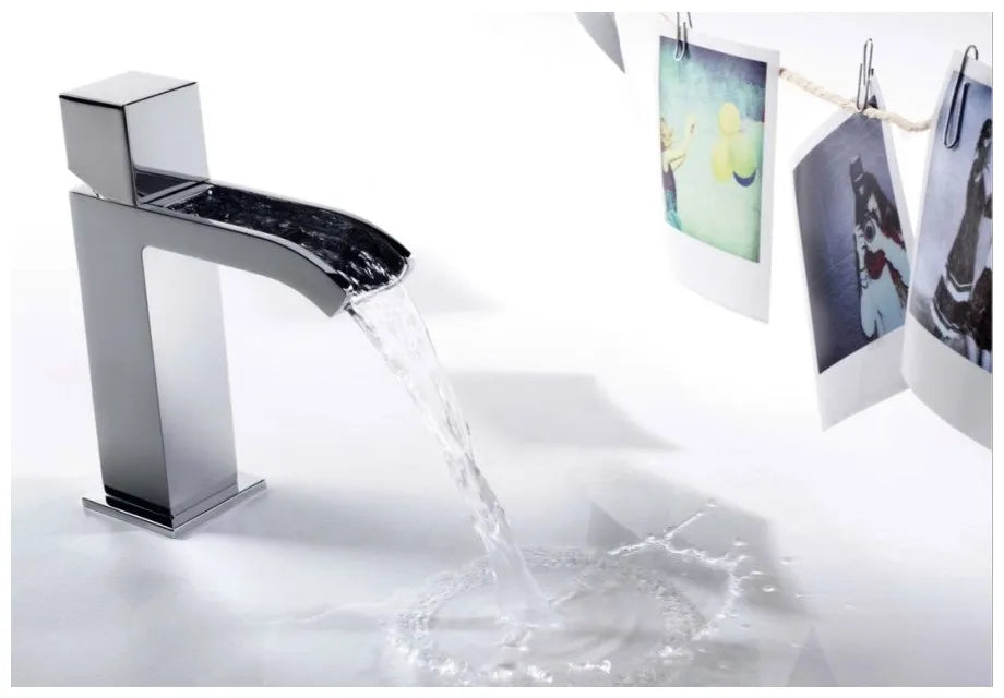 Grifo monomando para lavabo con desagüe y caída en cascada de latón Cuadro TRES 3