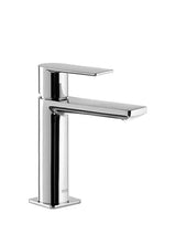Grifo monomando para lavabo con salida en cascada fabricado de latón con acabado cromado Loft Tres