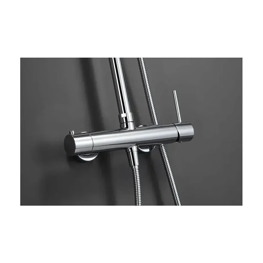 Detalle de funcionamiento de Columna de ducha de altura regulable con distribuidor integrado fabricada en latón cromado...