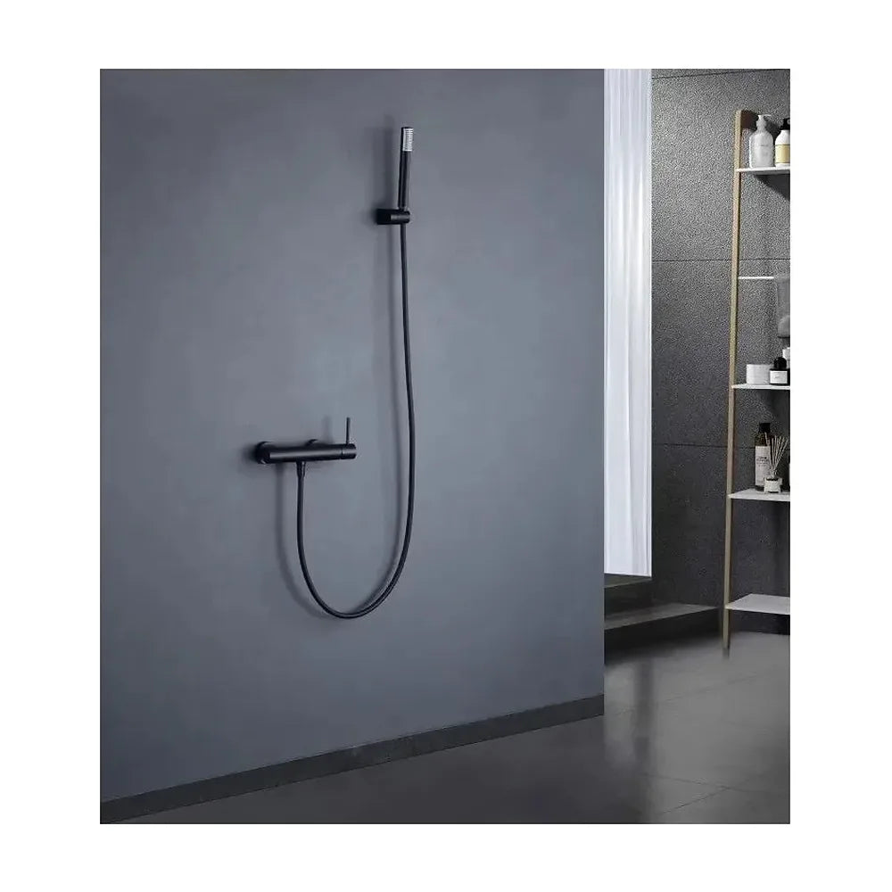 Vista principal de Conjunto de grifo monomando con ducha de mano fabricados en latón con acabado negro mate Monza de Imex