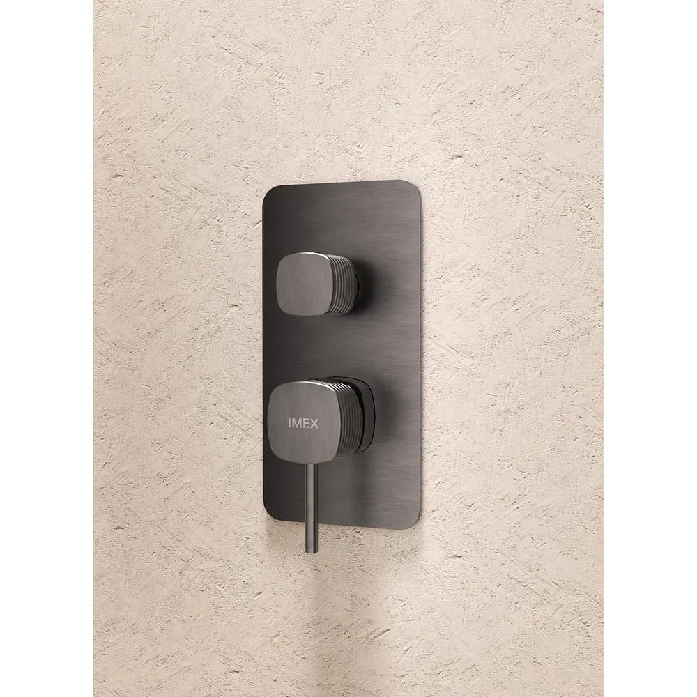 Plano o detalle técnico de Conjunto ducha monomando empotrado Sassari black gun metal Imex (vista 3)