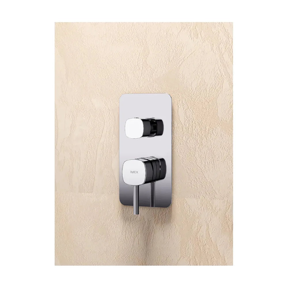 Detalle del cabezal o conexiones de Conjunto ducha monomando empotrado Toscana black gun metal Imex