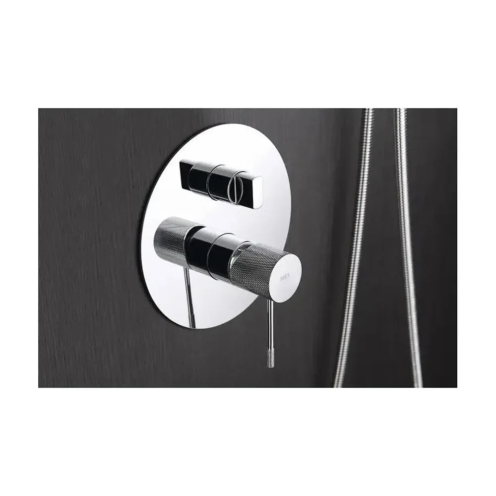 Vista principal de Conjunto moderno para la ducha con un diseño empotrado de acabado cromado top Line de Imex