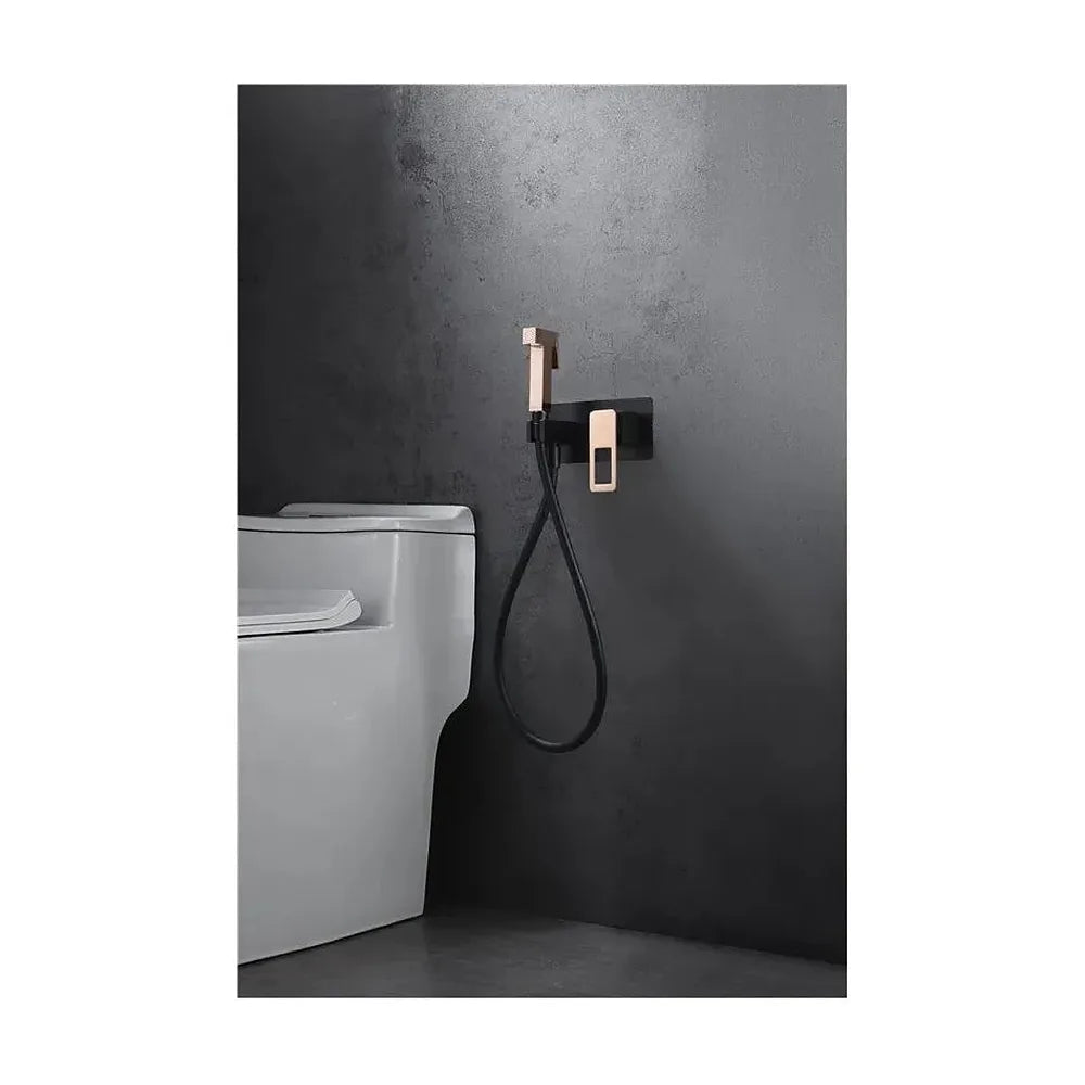 Vista principal de Ducha higiénica con grifo monomando fabricado en latón de acabado negro mate y oro rosa Suecia de Imex