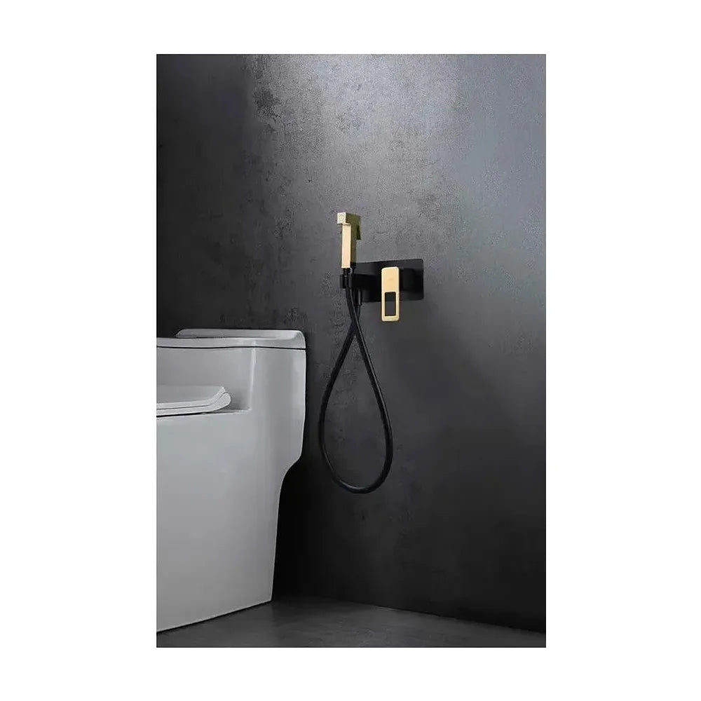 Vista principal de Ducha higiénica con un grifo monomando de diseño moderno en color negro oro Suecia de Imex