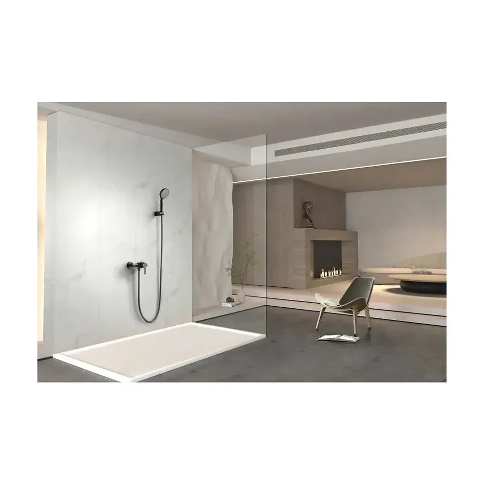 Vista principal de Grifería monomando para ducha con mango y flexo hecha de latón con acabado negro mate Roma de Imex