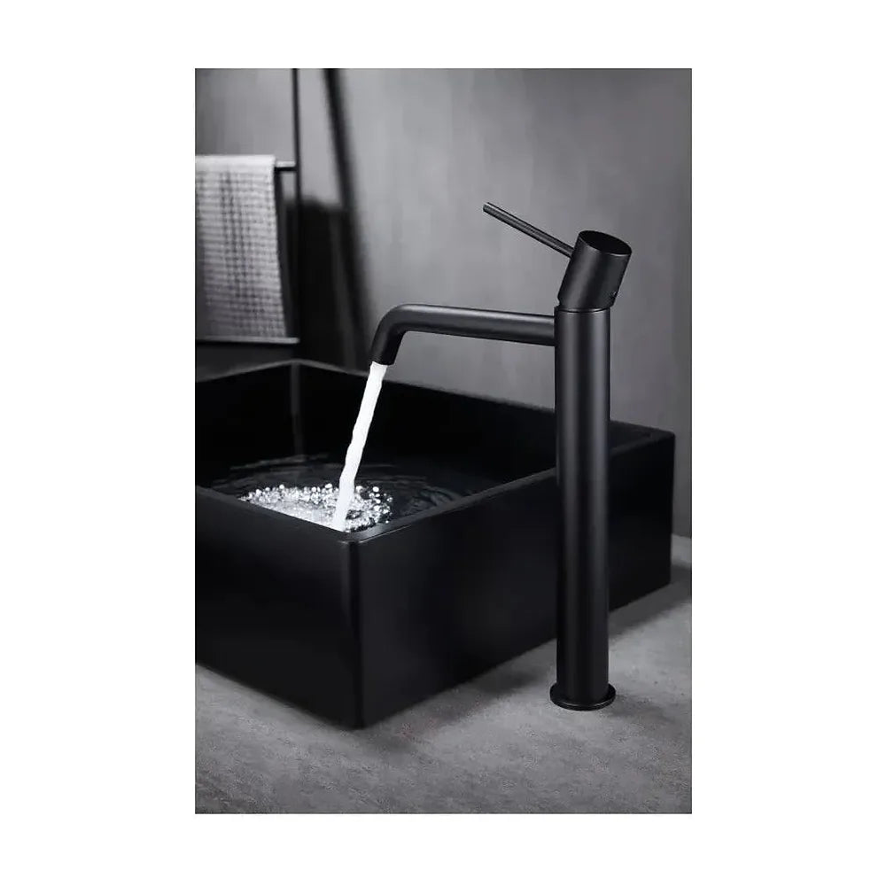 Vista principal de Grifo de lavabo alto con cartucho cerámico de 25 mm fabricado en latón con acabado negro mate Monza de...