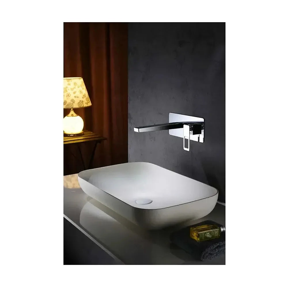 Vista lateral y perspectiva de Grifo empotrado para lavabo fabricado en latón cromado de diseño moderno Suecia de Imex