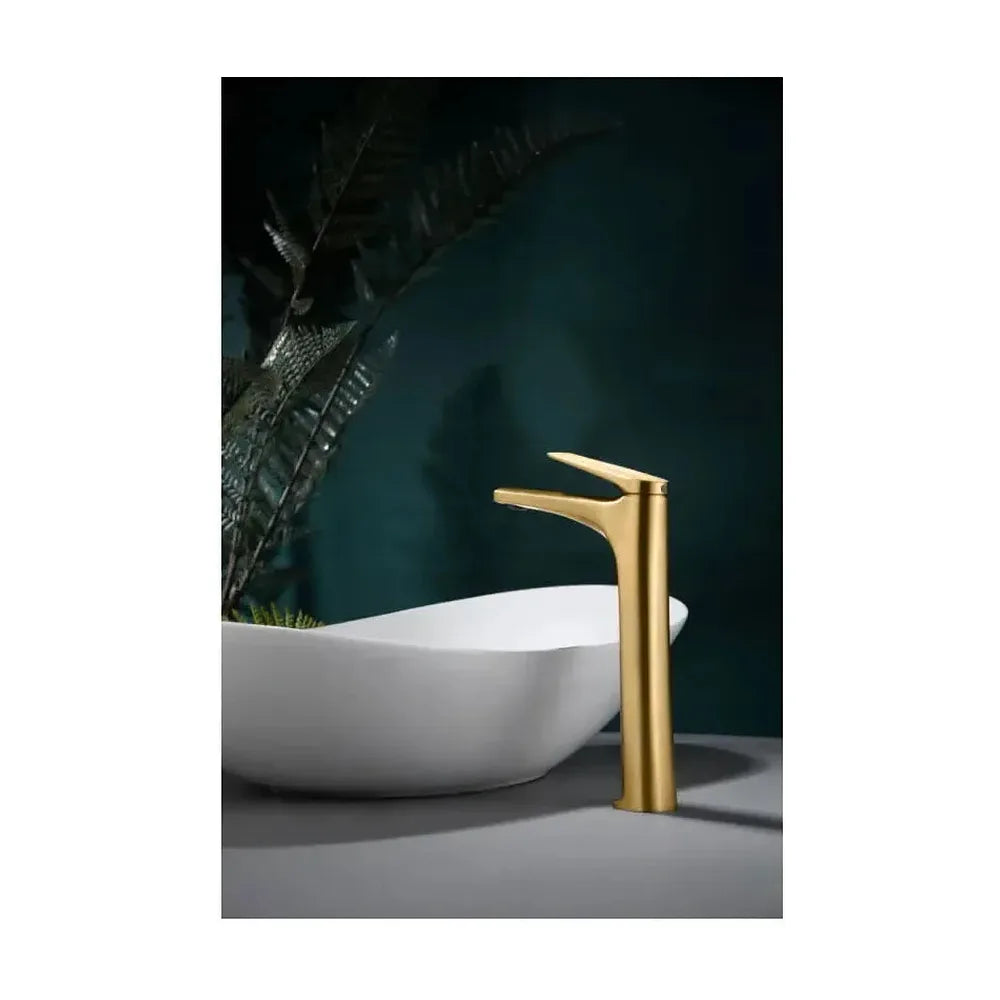 Vista principal de Grifo monomando caño alto para lavabo fabricado en latón con acabado oro cepillado Delos de Imex