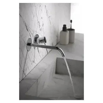 Vista principal de Grifo monomando de pared con un diseño moderno apto para su uso en lavabos y en bañeras Etna de Imex