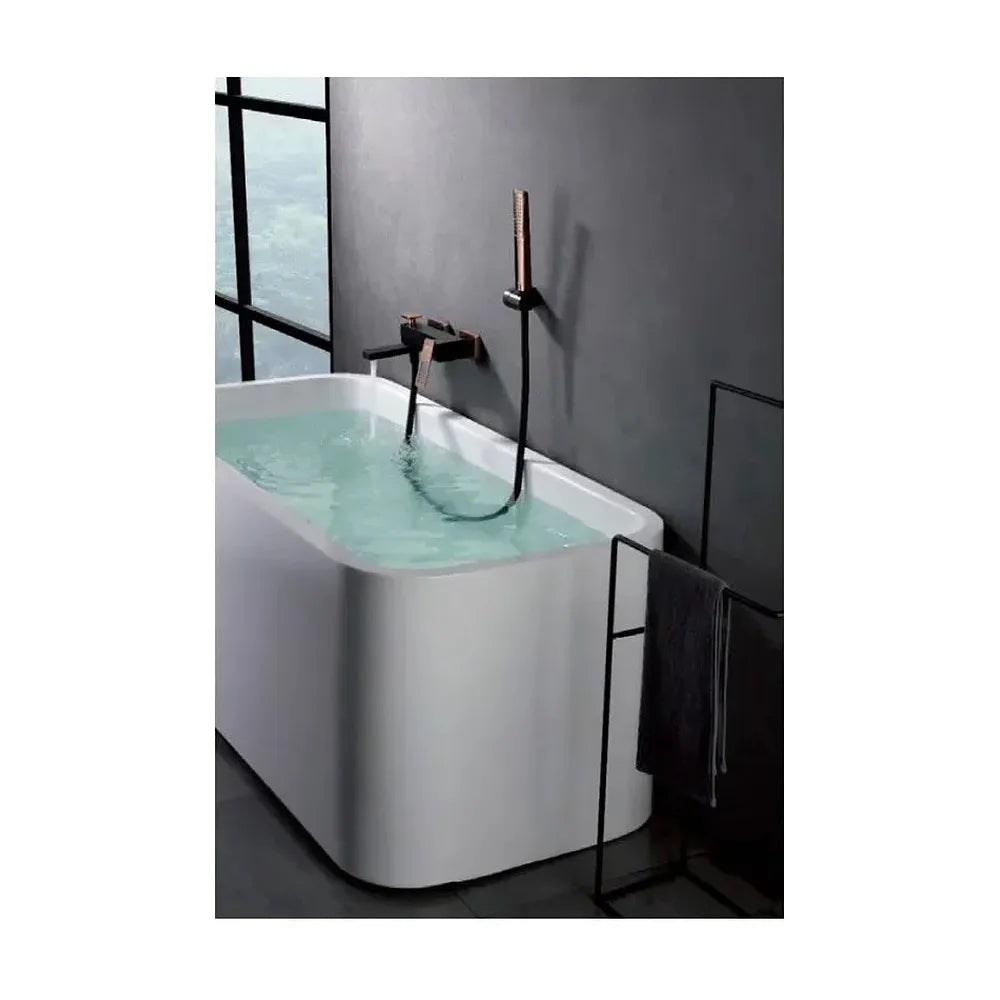 Grifo monomando de pared para bañera con un acabado negro y oro rosa Suecia de Imex Imex