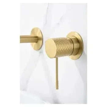 Vista principal de Grifo monomando empotrado para lavabo hecho de latón con acabado oro cepillado Genova de Imex