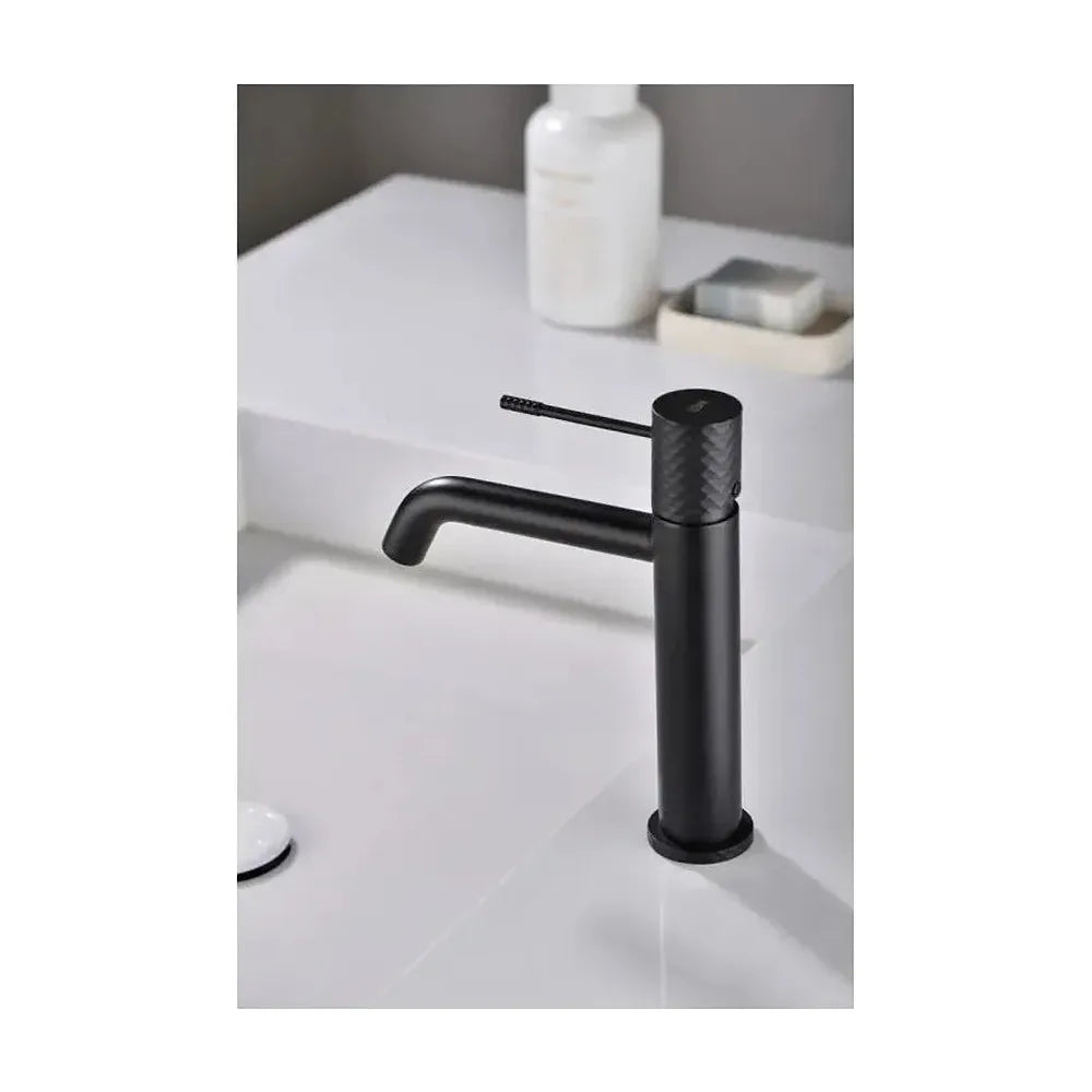Vista principal de Grifo monomando para lavabo con tecnología cold open hecho de latón con acabado negro mate Genova de Imex