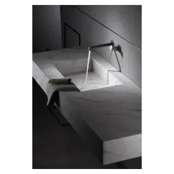 Detalle de acabado y materiales de Grifo monomando para lavabo empotrado de acabado gris mate y champagne Line de Imex