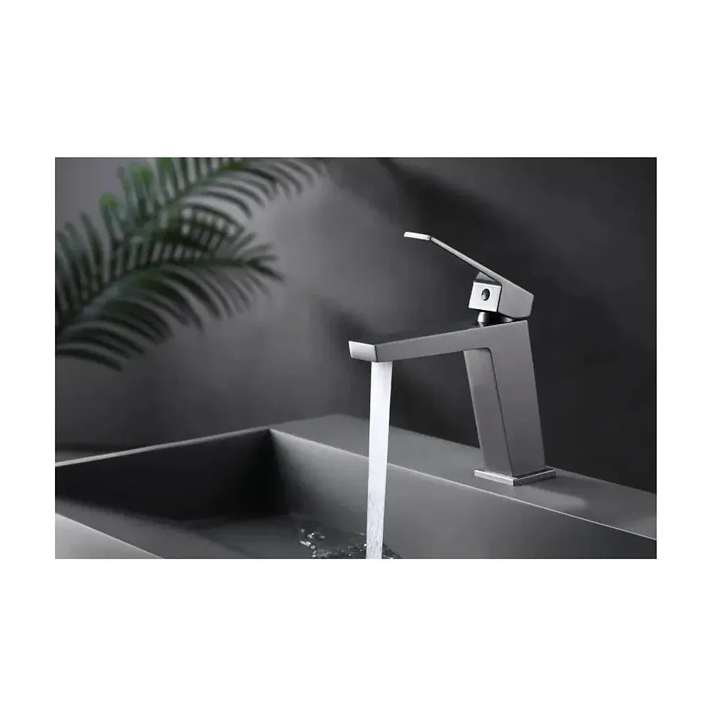 Vista principal de Grifo monomando para lavabo fabricado en latón con acabado negro metalizado Art de Imex