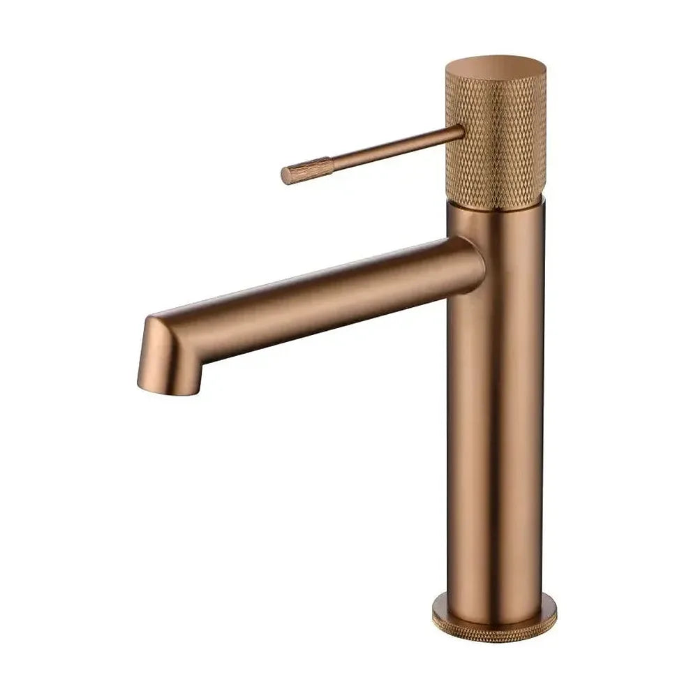 Grifo monomando para lavabo fabricado en latón con acabado oro rosa cepillado Line de Imex Imex