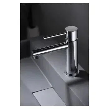 Vista principal de Grifo monomando para lavabo fabricado en latón cromado con discos de cerámica Stick Milos de Imex