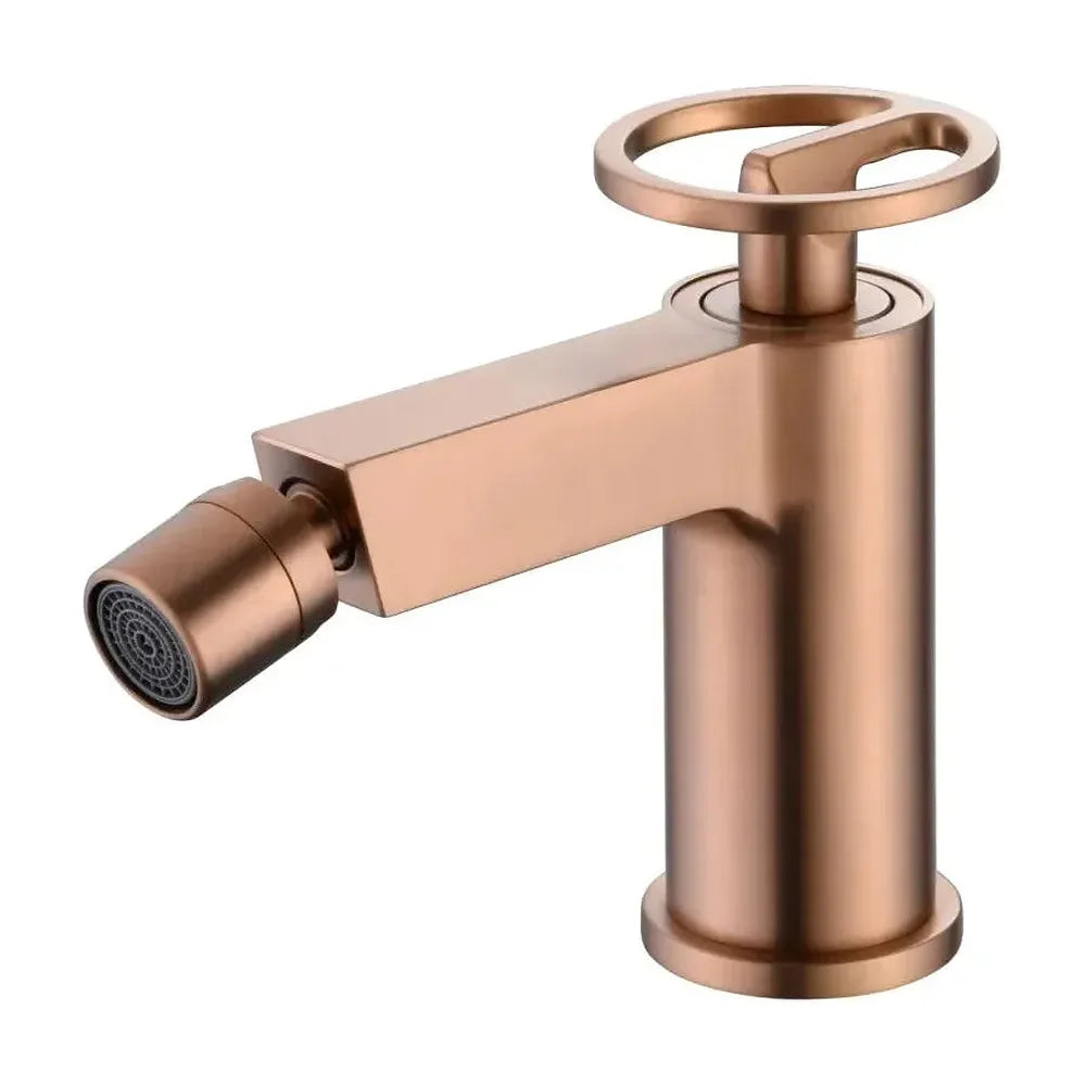 Grifo monomando sobre repisa para bidé fabricado en latón con acabado oro rosa cepillado Olimpo de Imex Imex