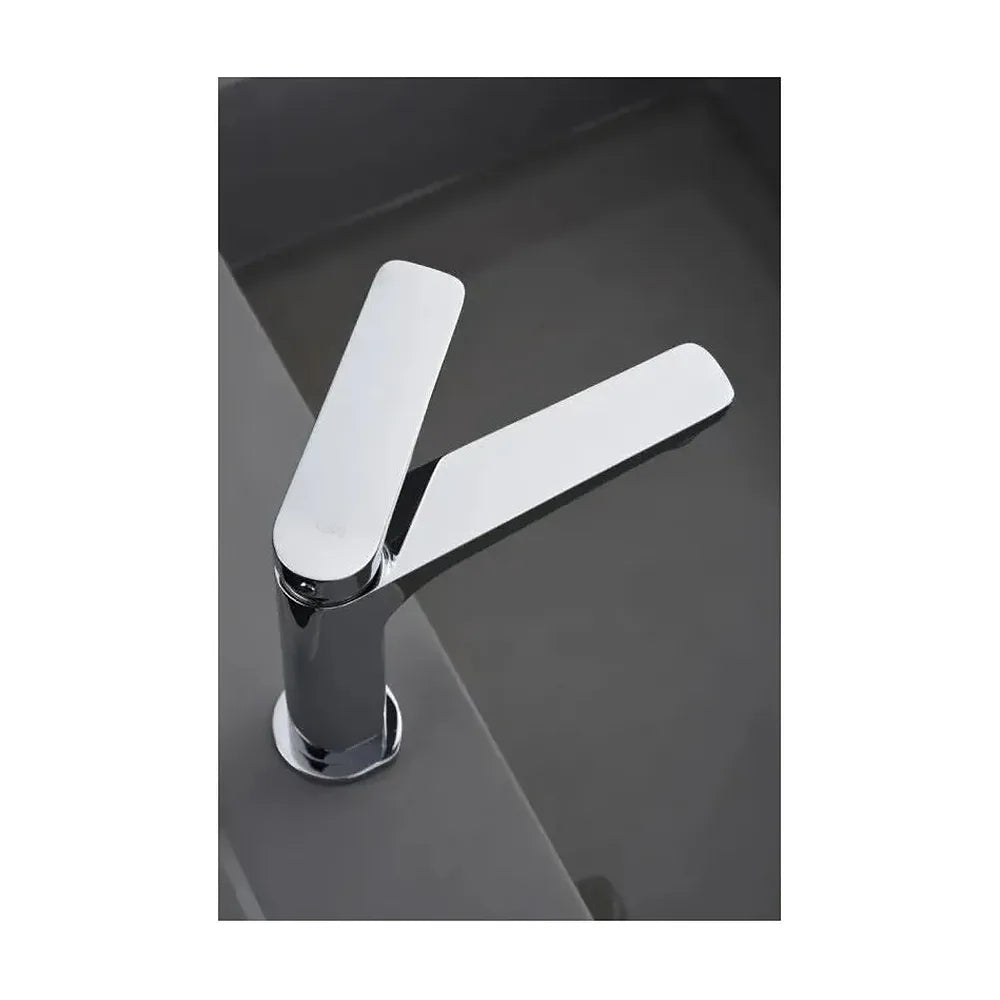 Vista principal de Grifo monomando sobre repisa para lavabo hecho de latón con acabado cromado Napoles de Imex