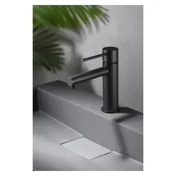 Vista principal de Grifo negro mate para lavabo fabricado en latón con discos de cerámica Milos de Imex
