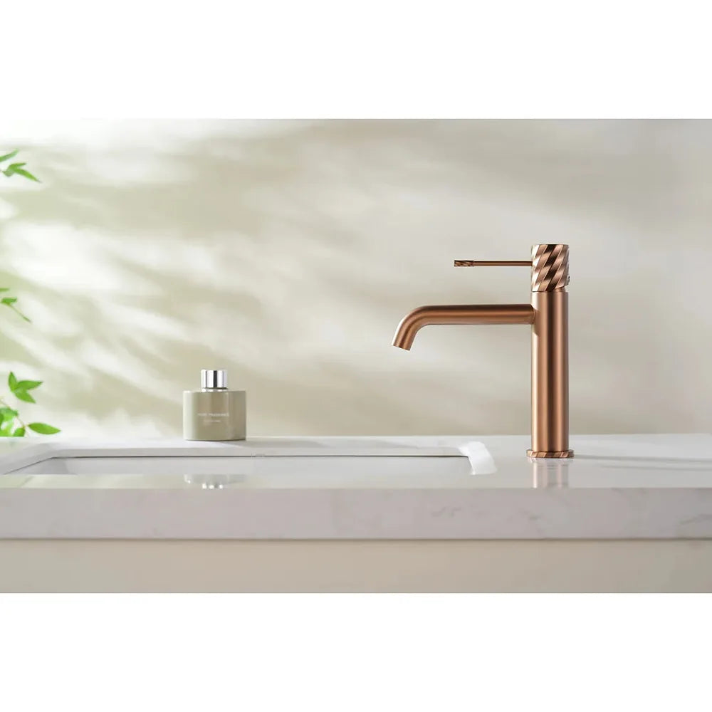 Plano o detalle técnico de Monomando lavabo Bless oro rosa cepillado Imex