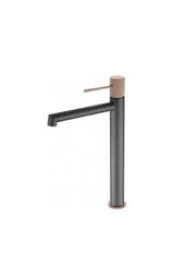 Grifo para lavabo con un diseño de caño alto en color gris mate y champagne Line de Imex
