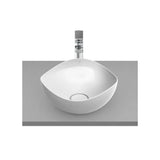 Lavabo de sobre encimera hecho en cerámica con un acabado en color blanco Ohtake Roca