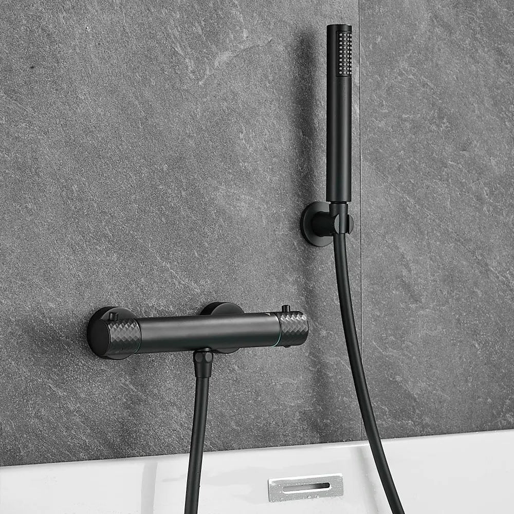 Plano o detalle técnico de Grifo de ducha termostático negro mate con maneta luxury Birim de Valaz