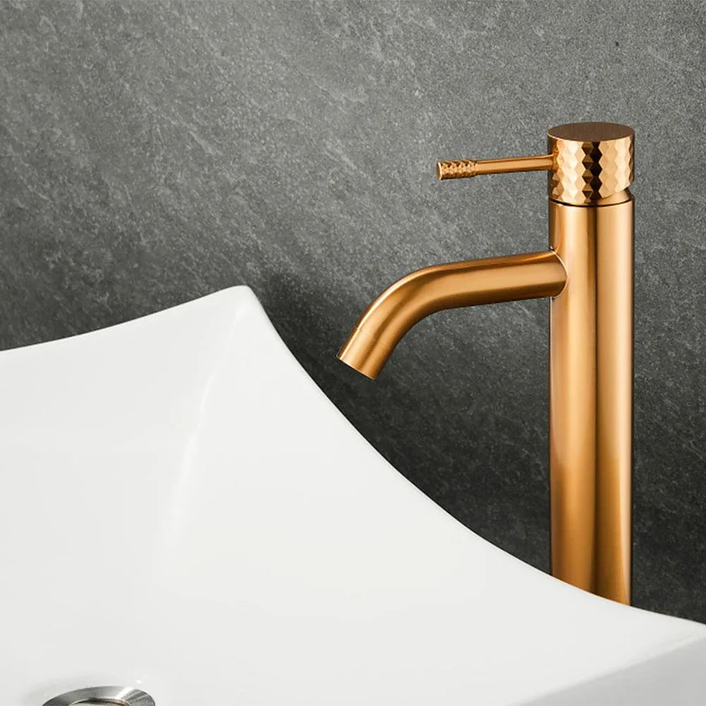 Plano o detalle técnico de Grifo de lavabo alto monomando con maneta luxury en dorado cepillado Oda de Valaz