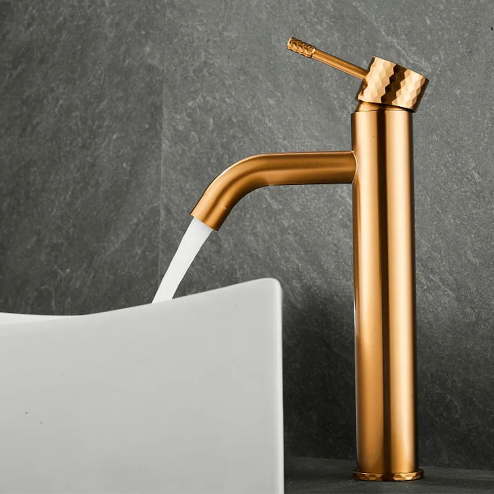 Plano o detalle técnico de Grifo de lavabo alto monomando con maneta luxury en dorado cepillado Oda de Valaz (vista 4)