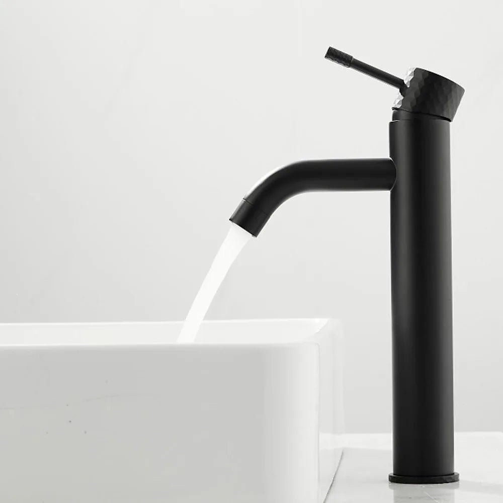 Plano o detalle técnico de Grifo de lavabo alto monomando con maneta luxury en negro mate Oda de Valaz