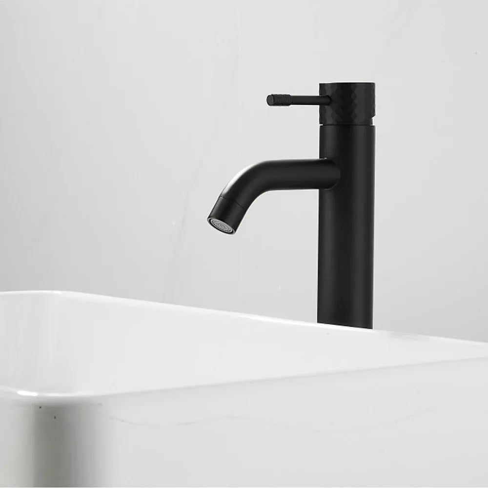Plano o detalle técnico de Grifo de lavabo alto monomando con maneta luxury en negro mate Oda de Valaz (vista 4)