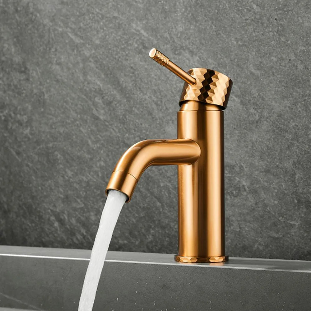 Plano o detalle técnico de Grifo de lavabo monomando con maneta luxury en dorado cepillado Oda de Valaz