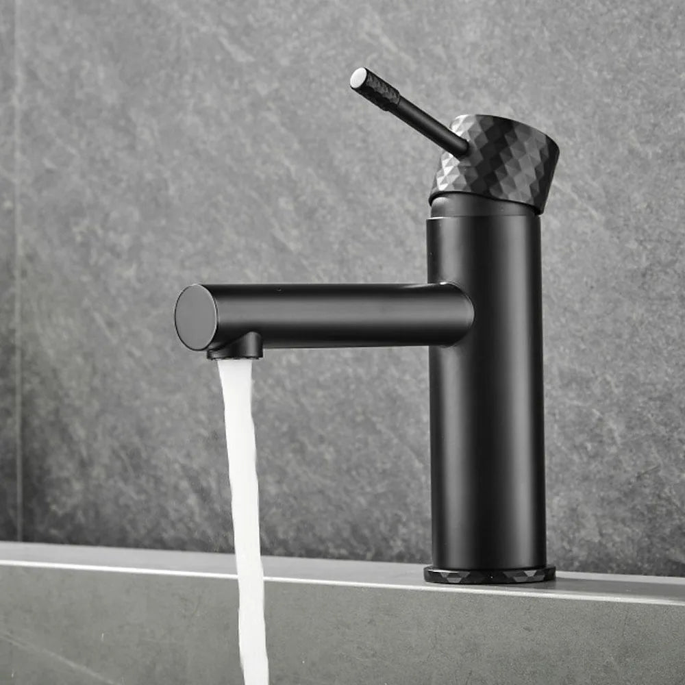 Plano o detalle técnico de Grifo de lavabo monomando en negro mate Birim de Valaz